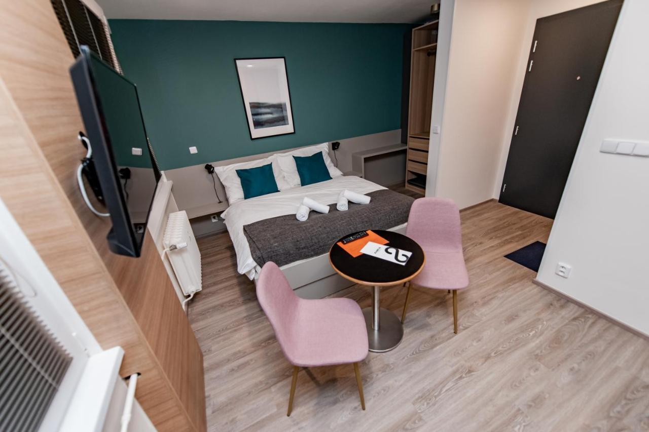 Apartments 4U: Kampus Upstairs Hradec Kralove Ngoại thất bức ảnh